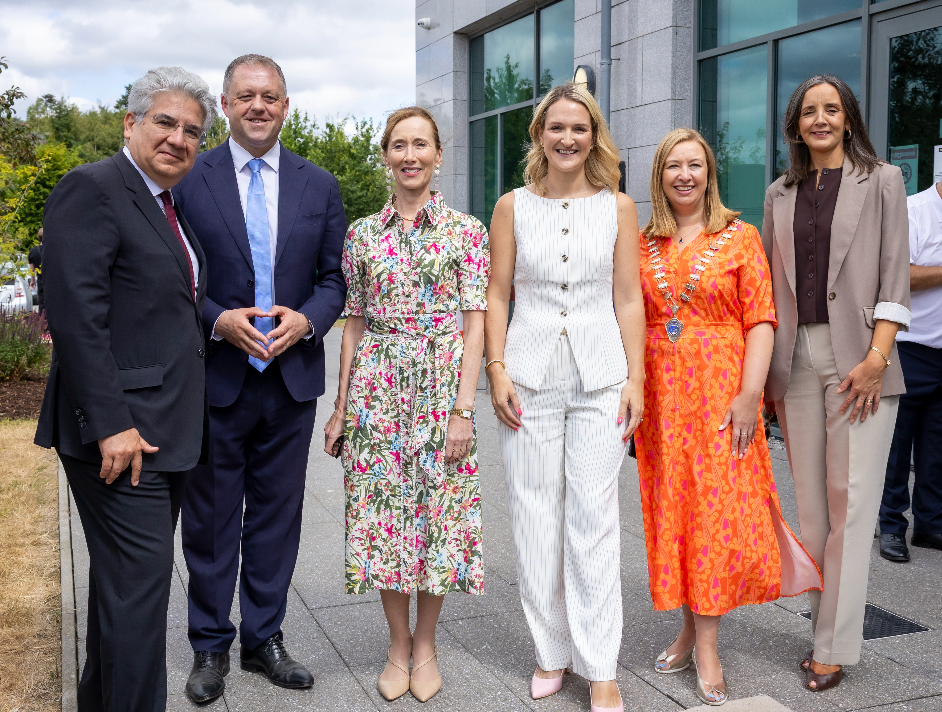 L/R:  Nicola Faganello Ambassador of Italy to Ireland, Thomas Byrne Minister of State at the Department of the Taoiseach and the Department of Foreign Affairs, Elizabeth McCullough Ambassador of Ireland to Italy, Helen McEntee Minister of State at the Department of Foreign Affairs and Trade, Niamh Giffney President of County Meath Chamber and Paula McCaul CEO of County Meath Chamber
 
Thank you to Meath County Council for hosting the event at Buvinda House