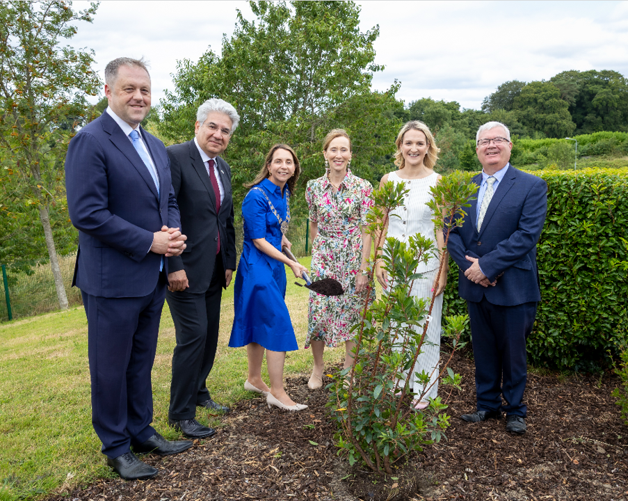 L/R:  Thomas Byrne Minister of State at the Department of the Taoiseach and the Department of Foreign Affairs, Nicola Faganello Ambassador of Italy to Ireland, Cathaoirleach Cllr Sarah Reilly, Elizabeth McCullough Ambassador of Ireland to Italy, Helen McEntee Minister of State at the Department of Foreign Affairs and Trade, Kieran Kehoe CE Meath County Council.